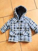 KRÁSNÝ KABÁTEK, VEL. 0-3 MĚS.